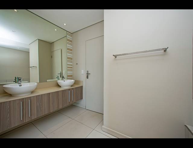 2 BEDROOM APARTMENT TO LET IN ROSEBANK